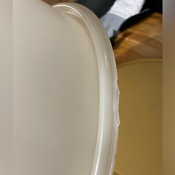 Vintage Large Round Tupperware Cake Carrier, Harvest Gold - Picture 6 of 9